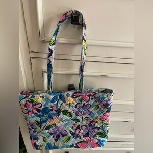 Vera Bradley Glenna bag
Marian Floral GUC pen mark on inside see photo